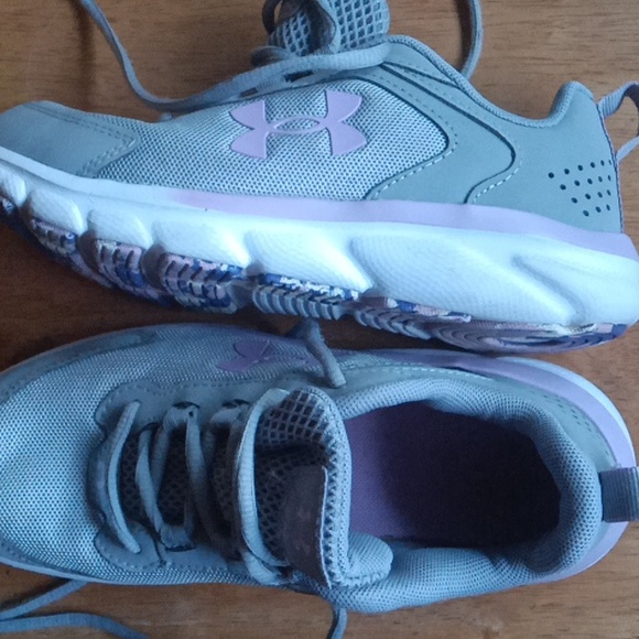 Under Armour Shoes - Picture 8 of 8